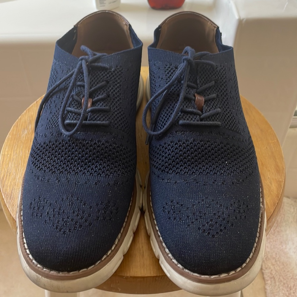 Navy Náutica sneakers Size 10.5